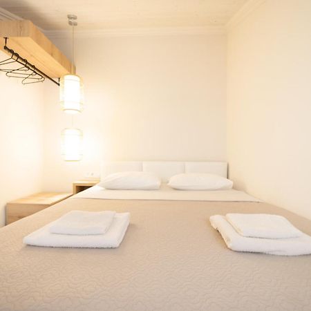 Mystery Suites And Apartments Неи Порои Екстериор снимка