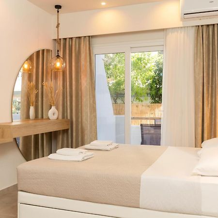 Mystery Suites And Apartments Неи Порои Екстериор снимка
