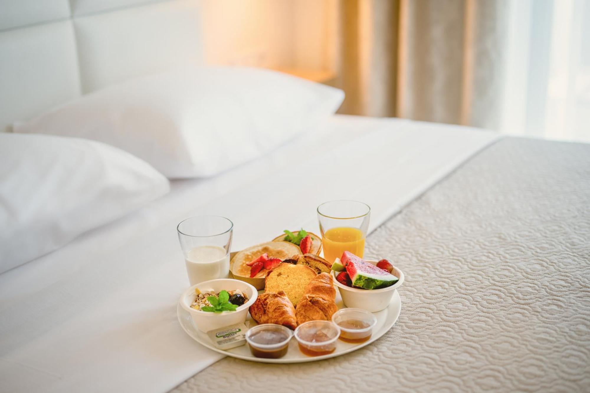 Mystery Suites And Apartments Неи Порои Екстериор снимка