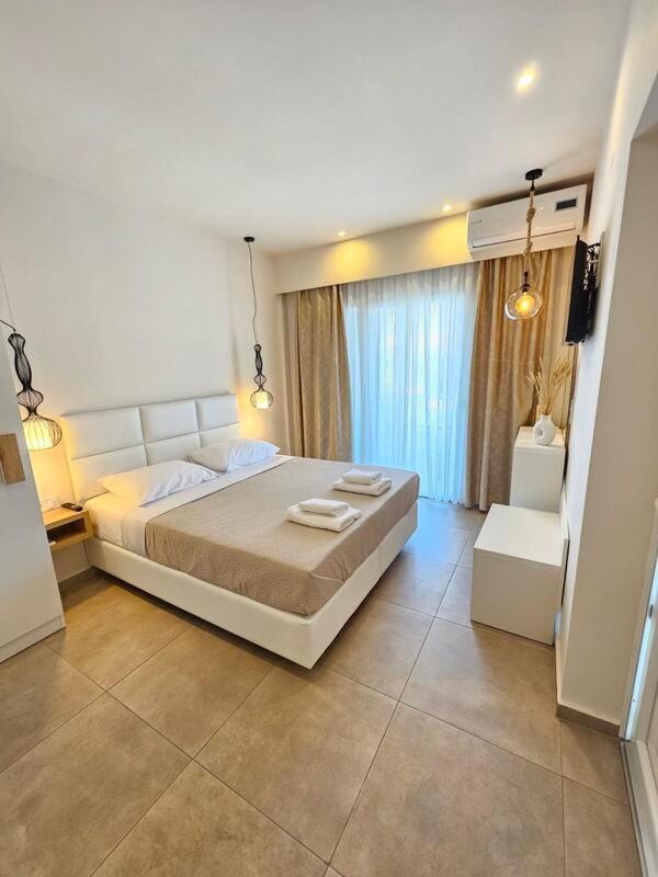 Mystery Suites And Apartments Неи Порои Екстериор снимка