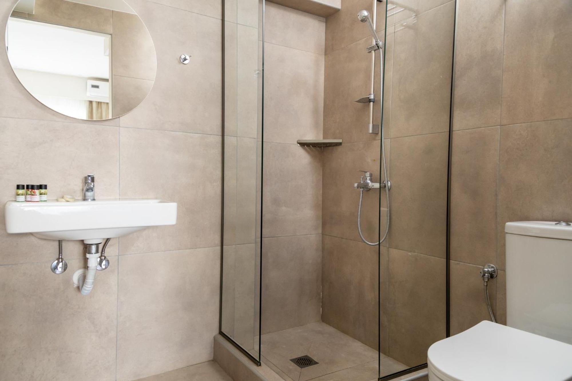 Mystery Suites And Apartments Неи Порои Екстериор снимка