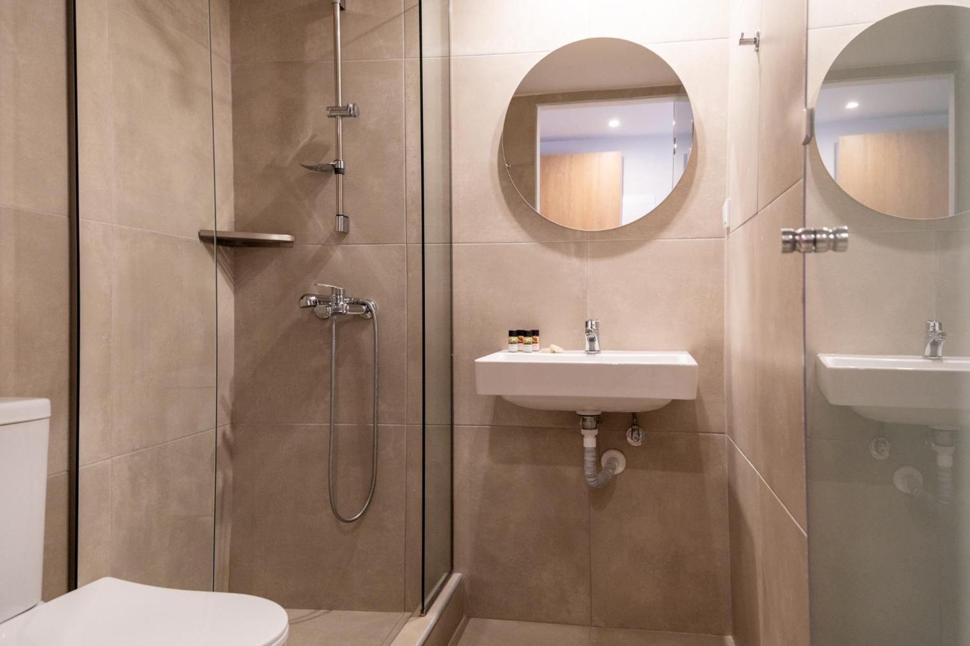 Mystery Suites And Apartments Неи Порои Екстериор снимка