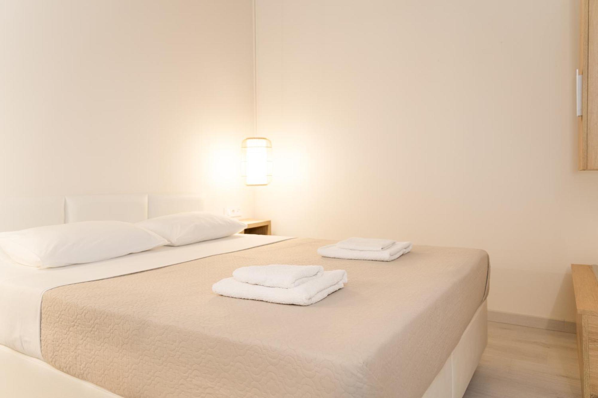 Mystery Suites And Apartments Неи Порои Екстериор снимка