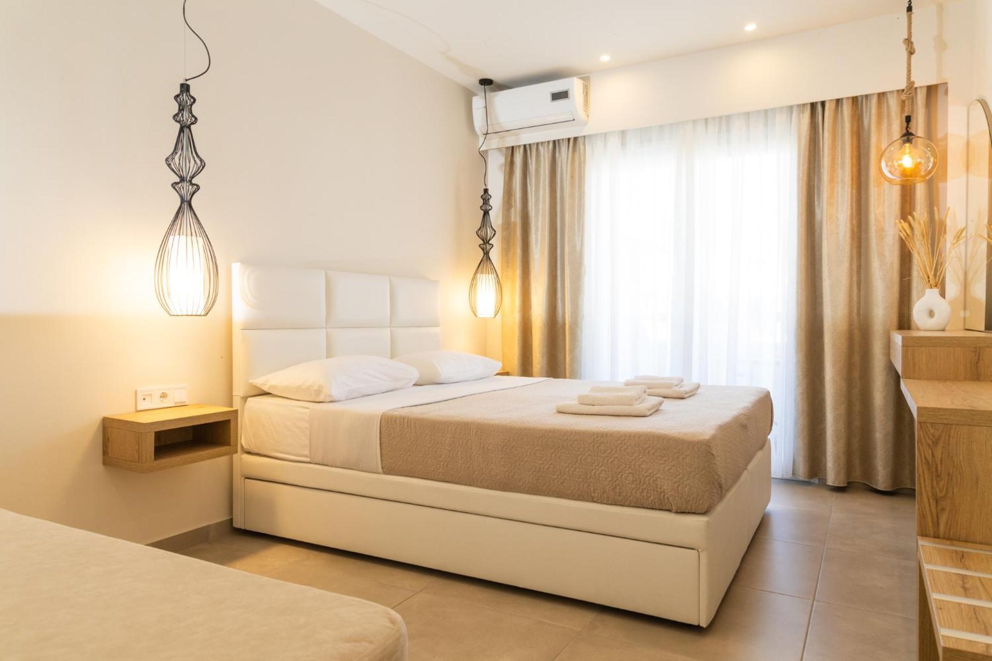 Mystery Suites And Apartments Неи Порои Екстериор снимка
