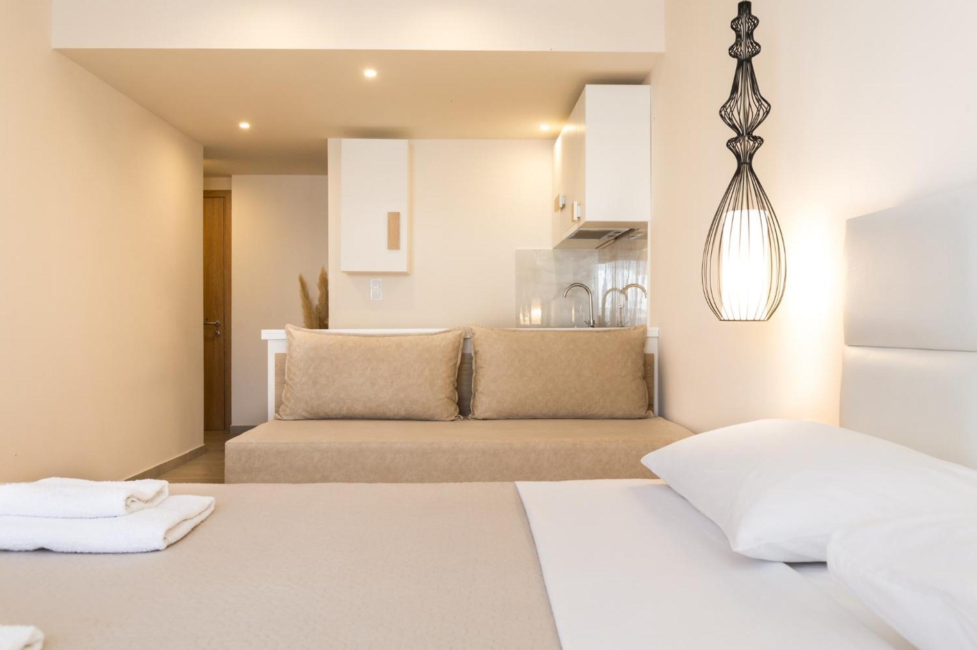 Mystery Suites And Apartments Неи Порои Екстериор снимка