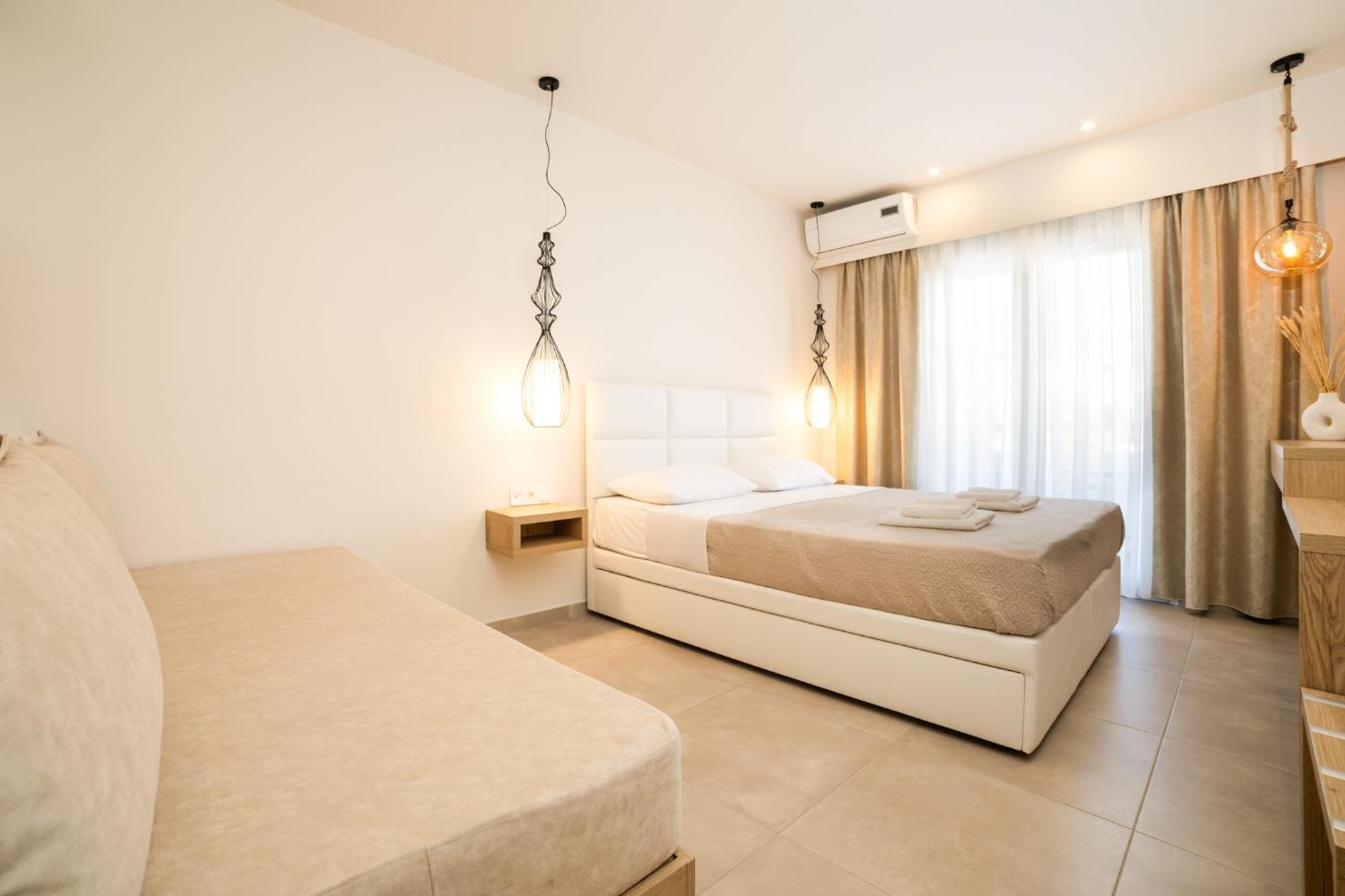 Mystery Suites And Apartments Неи Порои Екстериор снимка