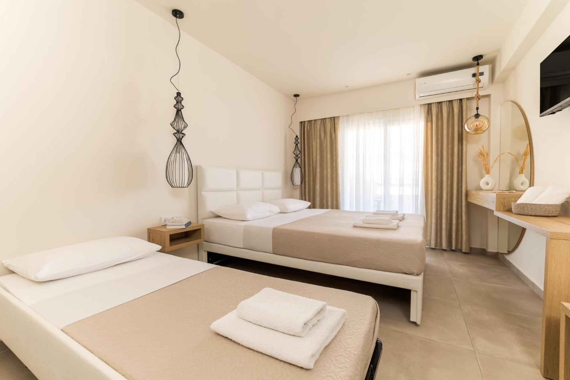 Mystery Suites And Apartments Неи Порои Екстериор снимка