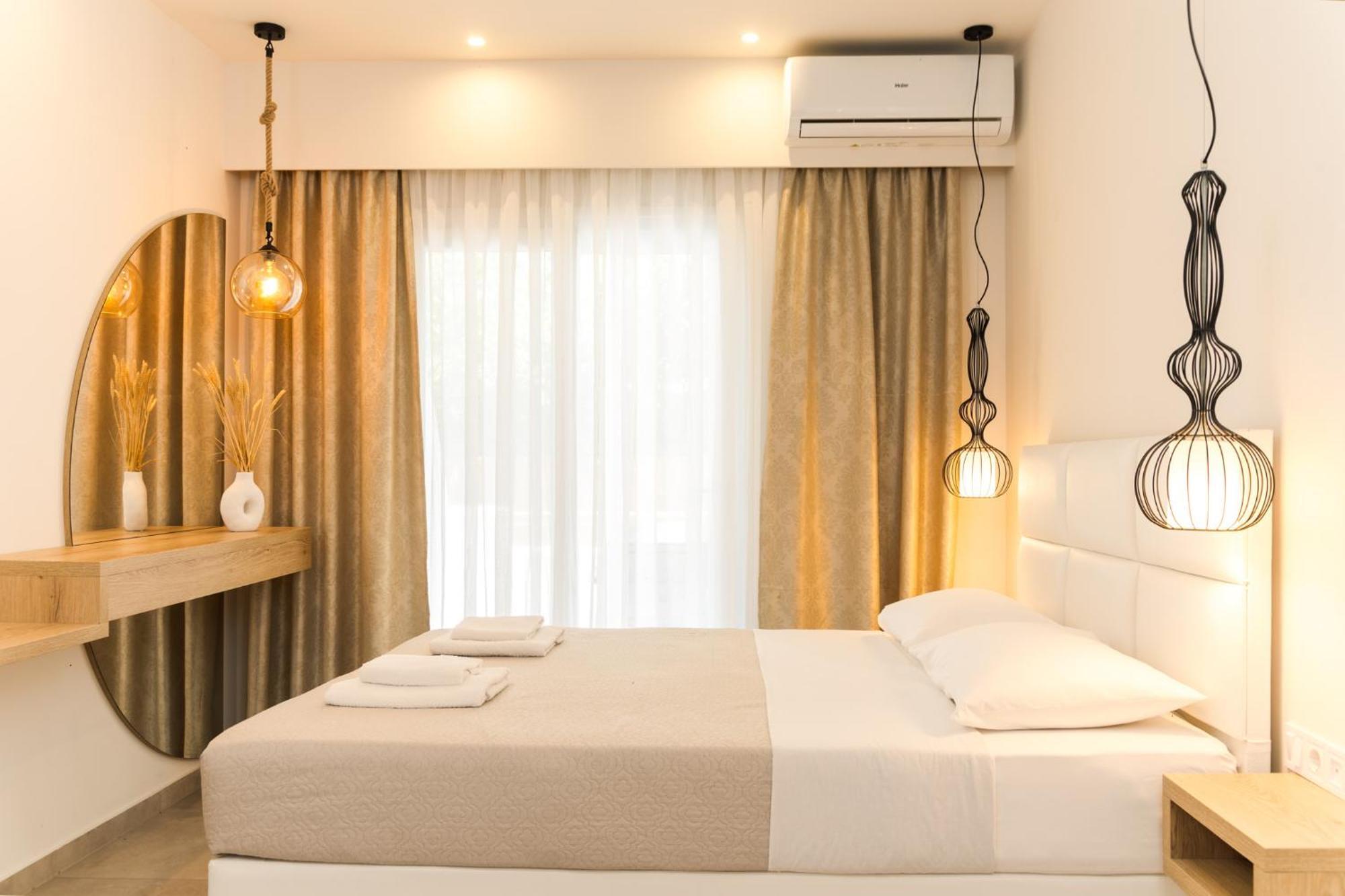 Mystery Suites And Apartments Неи Порои Екстериор снимка