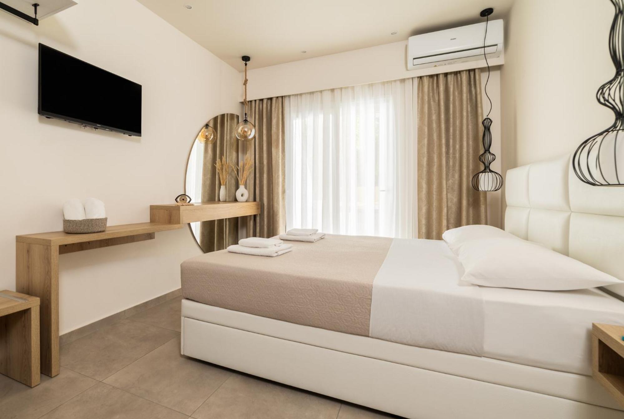 Mystery Suites And Apartments Неи Порои Екстериор снимка