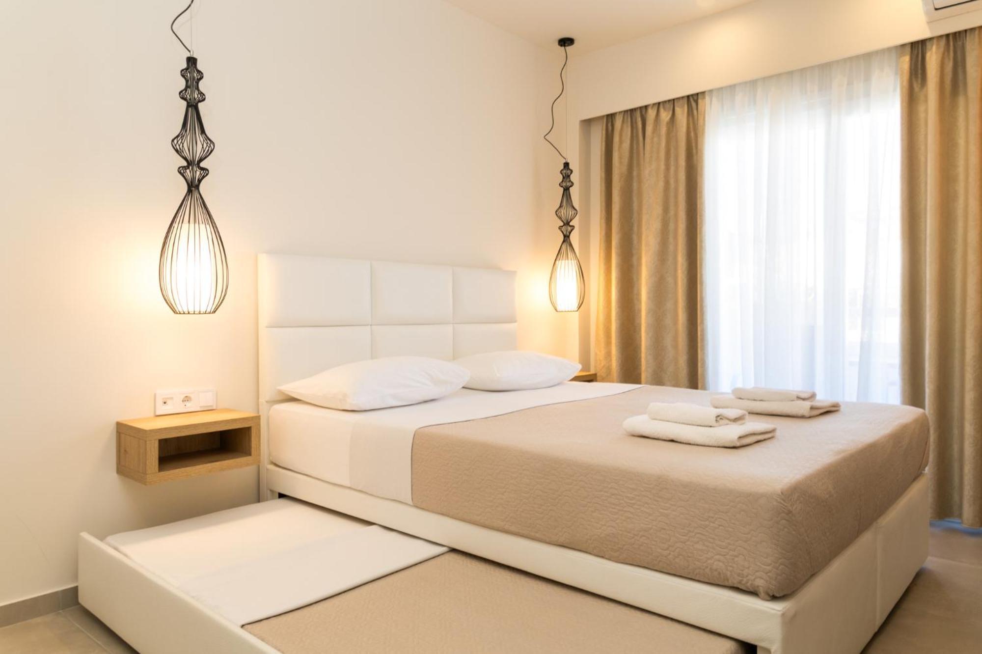 Mystery Suites And Apartments Неи Порои Екстериор снимка