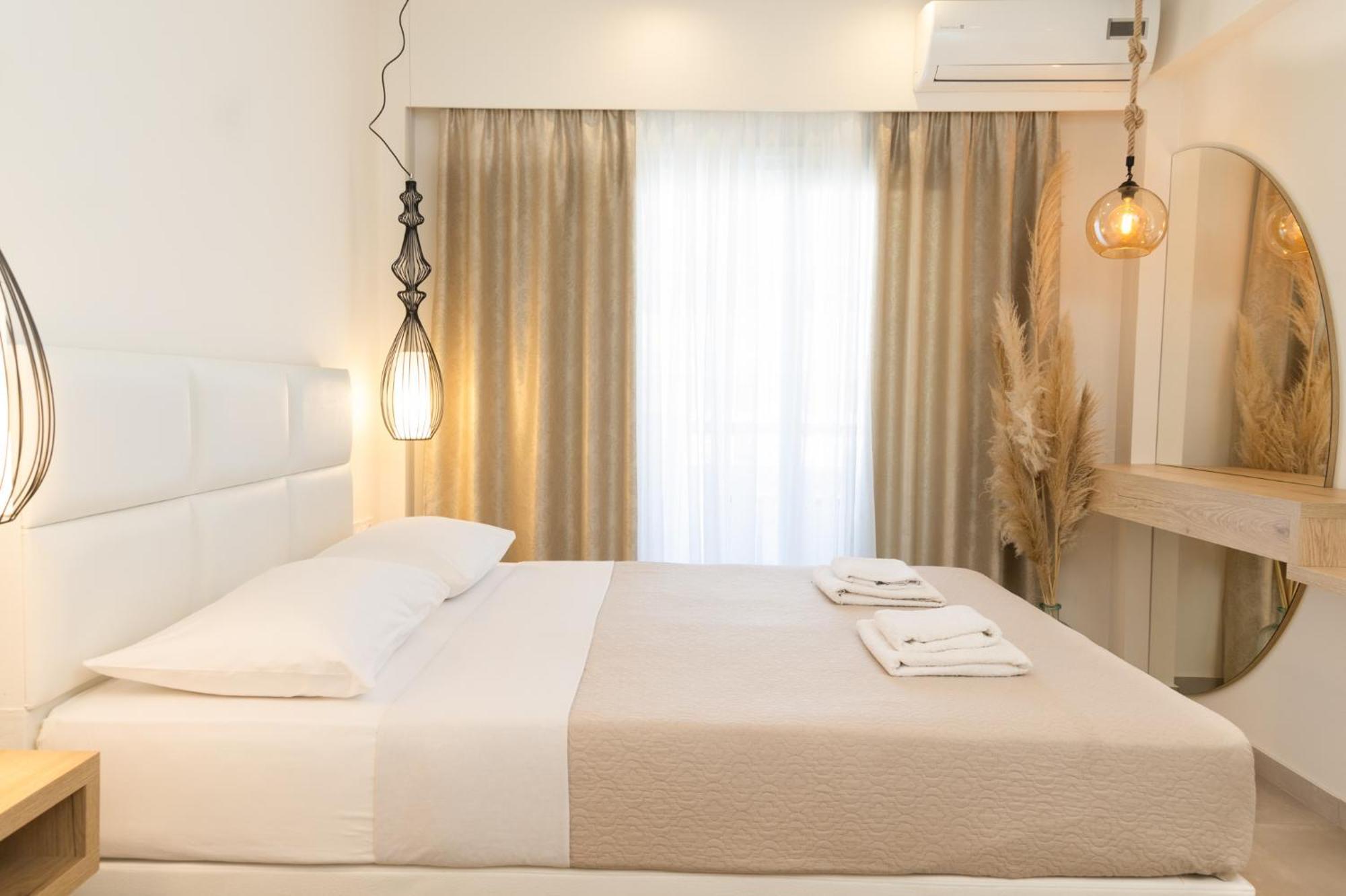 Mystery Suites And Apartments Неи Порои Екстериор снимка